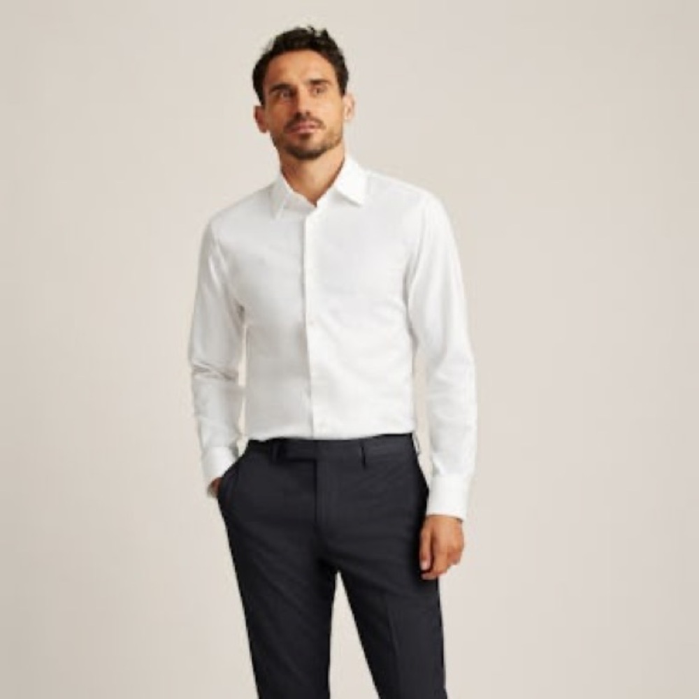 Premium Men’s Bonobos button up white dress shirt. Fine condition.